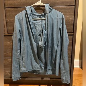 Uniqlo light hooded jacket with storage bag women's s